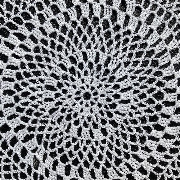 Vintage Handmade Ivory/White Crochet Lace Doily Centerpiece Decor 11" Round - Picture 4 of 6